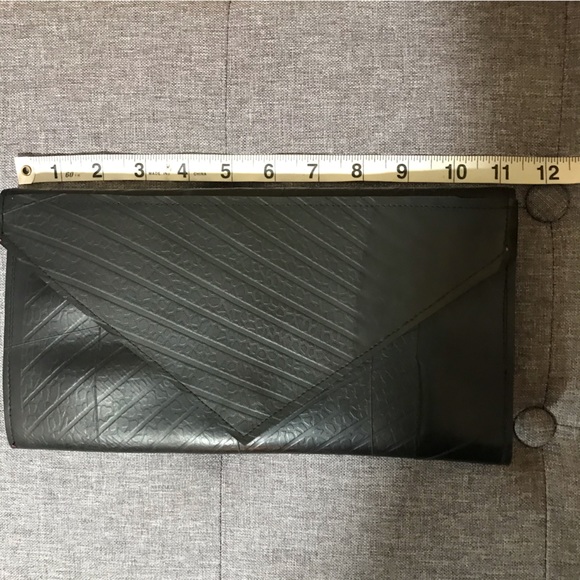 Lifetotes recycled black tire clutch - Picture 2 of 6